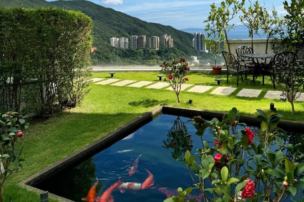 Black's Link Villa 柏徑苑 | Big garden with Fish Pond