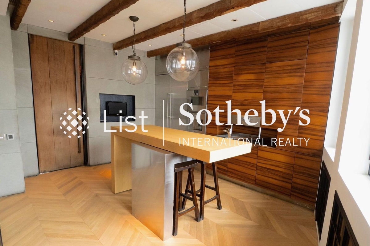 Black's Link 布力徑 | Kitchen with breakfast table