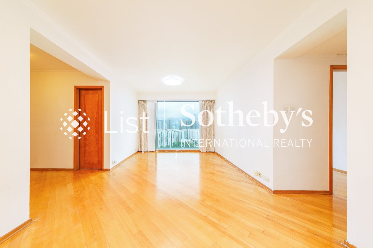 Laguna Verde 海逸豪園 | Living and Dining Room