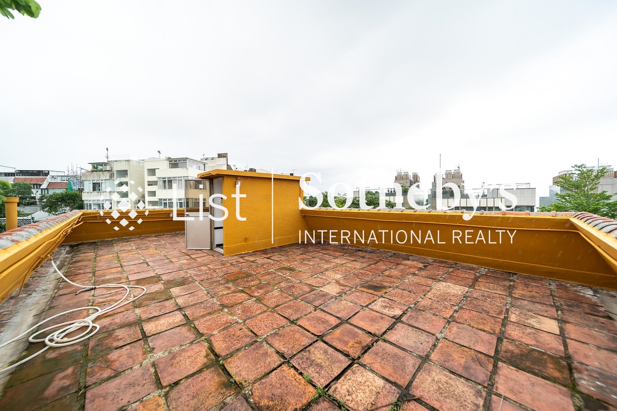 Hang Hau Wing Lung Road 坑口永隆路 | Private Roof Terrace