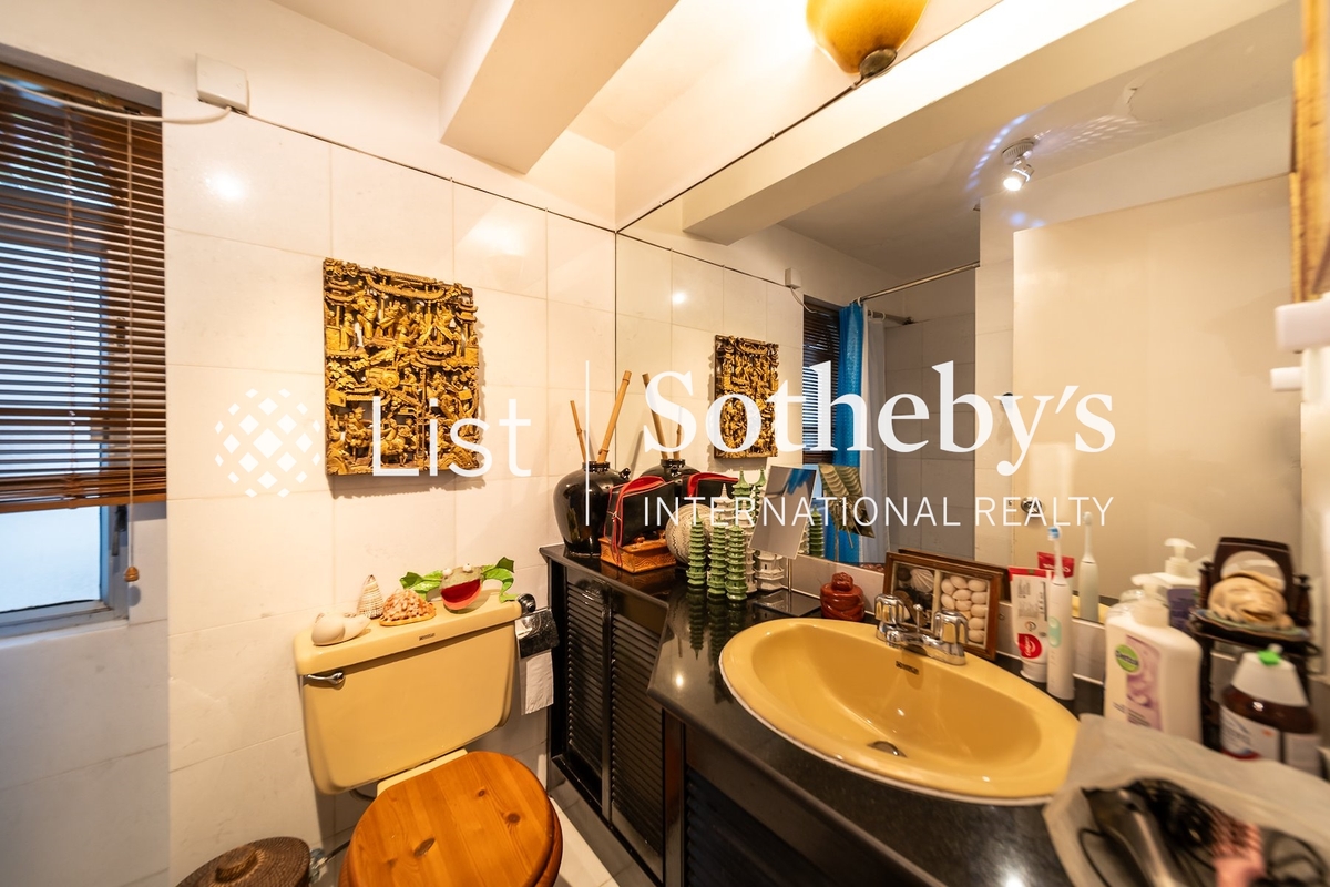 Hang Hau Wing Lung Road 坑口永隆路 | Guest Bathroom