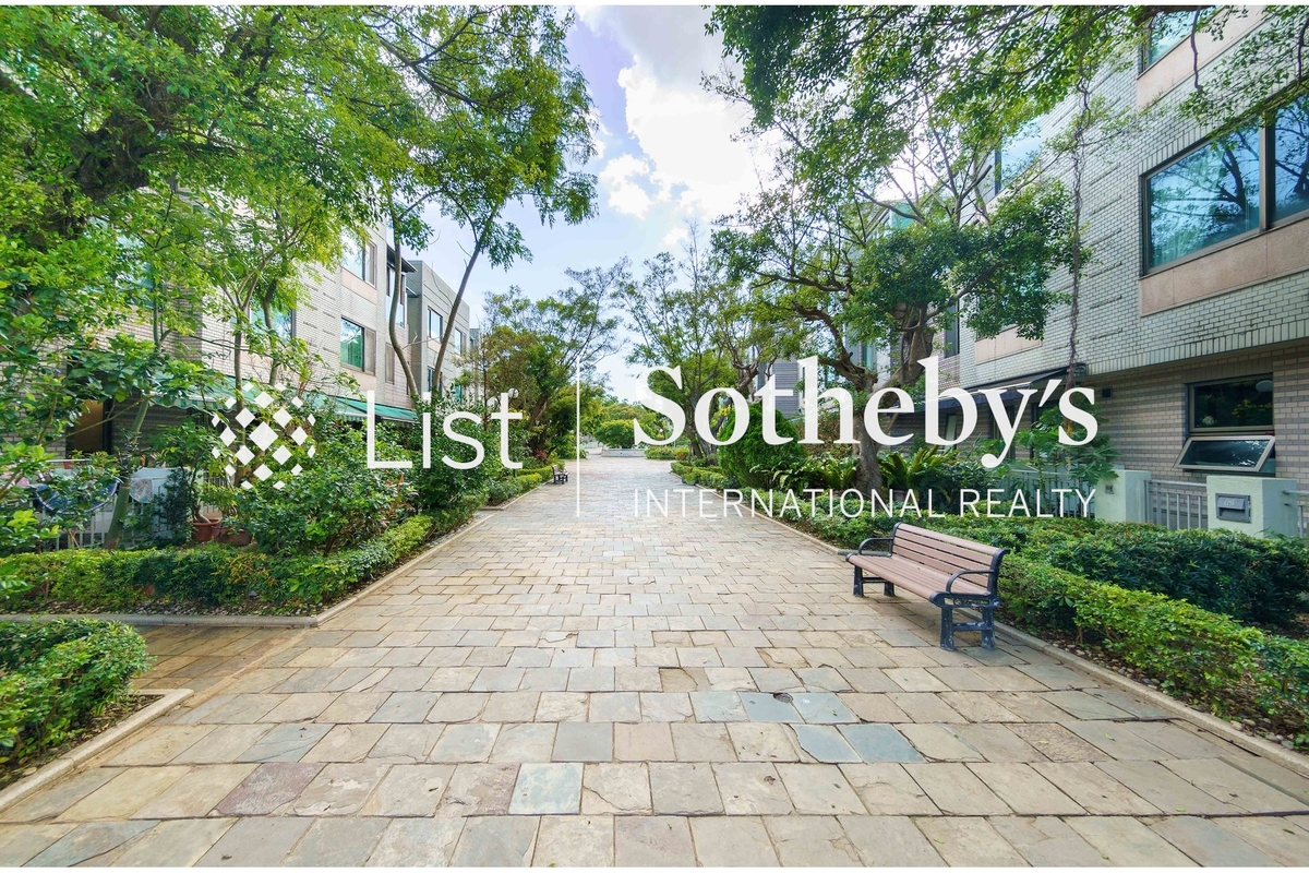 Tycoon Place 聚豪天下 | Private Pathway in House Estate