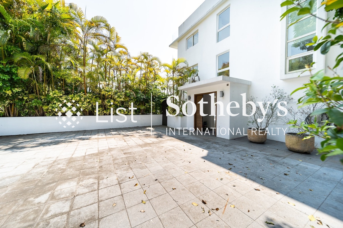 Nam Shan 南山 | Private Gated Front Entrance