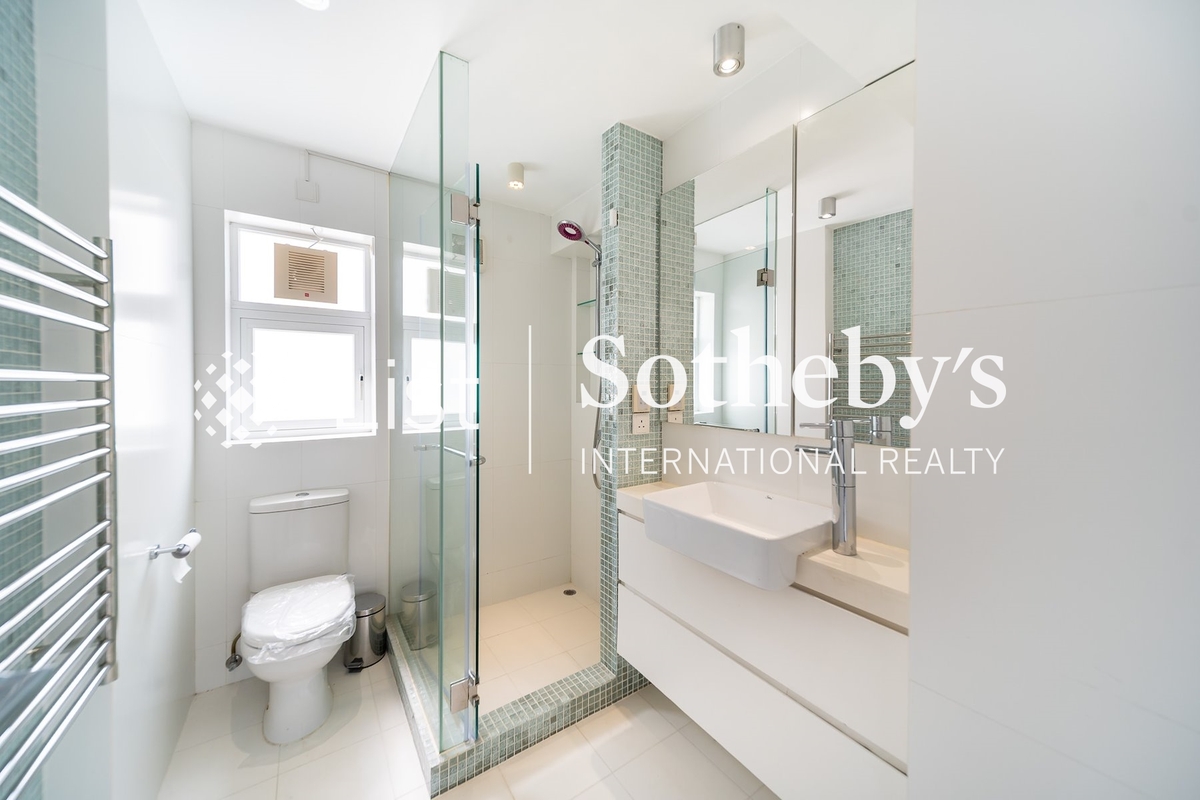 Nam Shan 南山 | Guest Bathroom