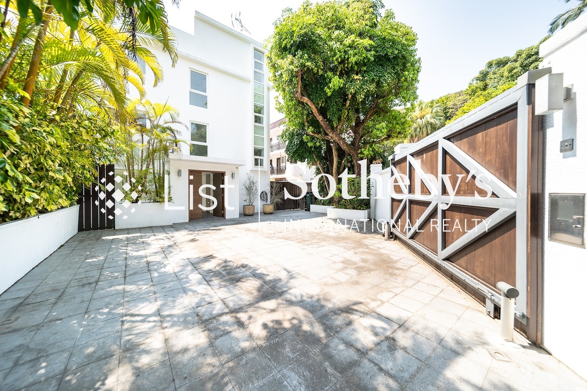 Nam Shan 南山 | Private Gated Front Entrance