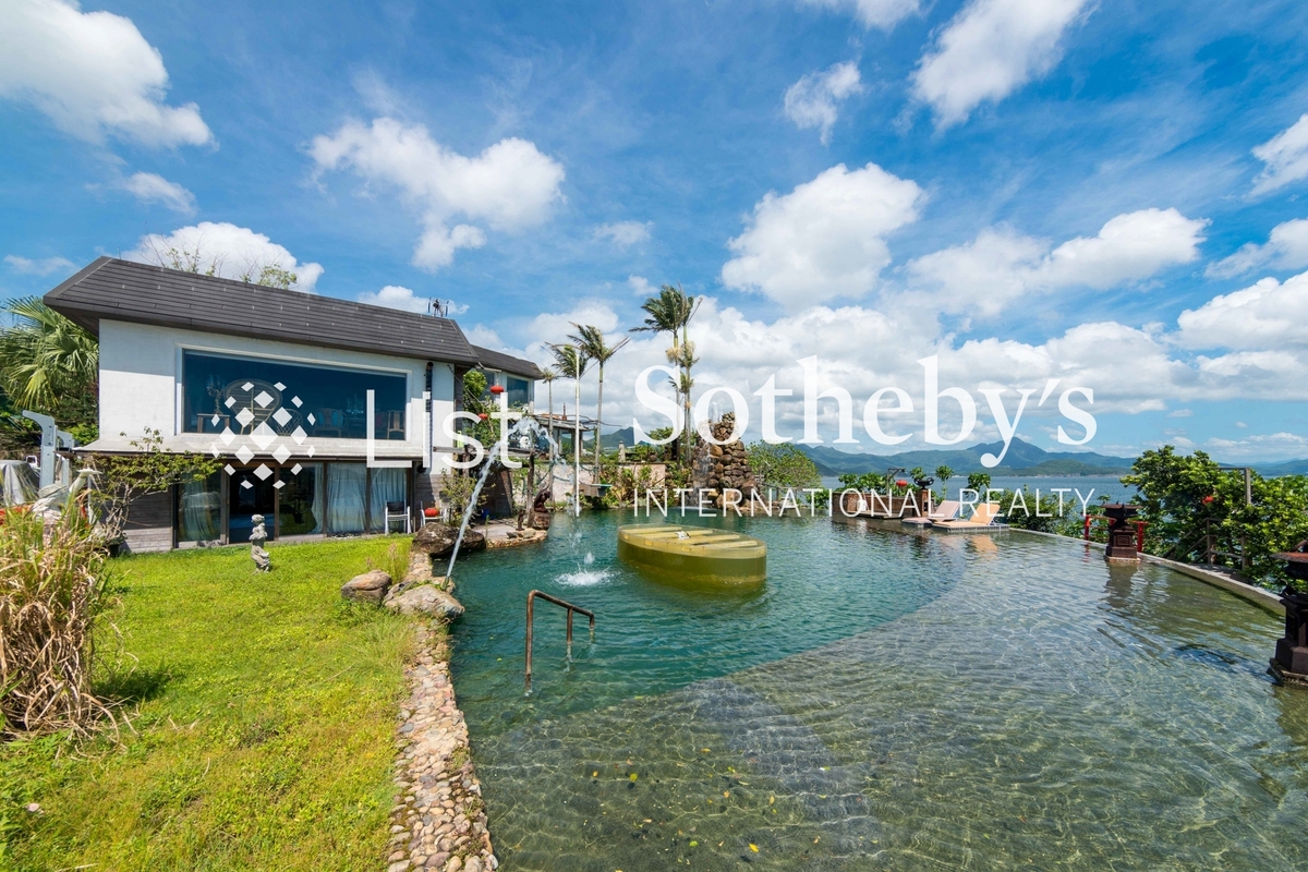 Hang Hau Wing Lung Road 坑口永隆路 | Private Swimming Pool