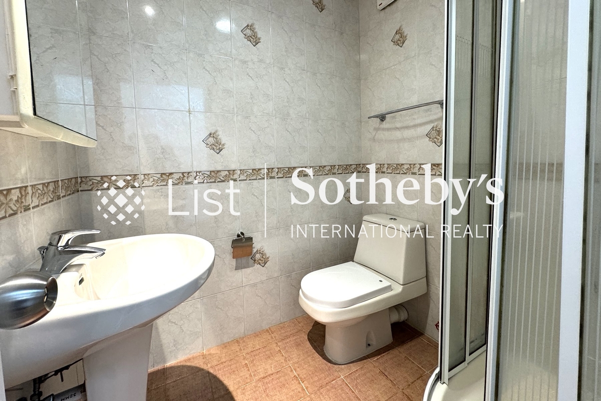 Marina Cove 匡湖居 | Second En-suite Bathroom