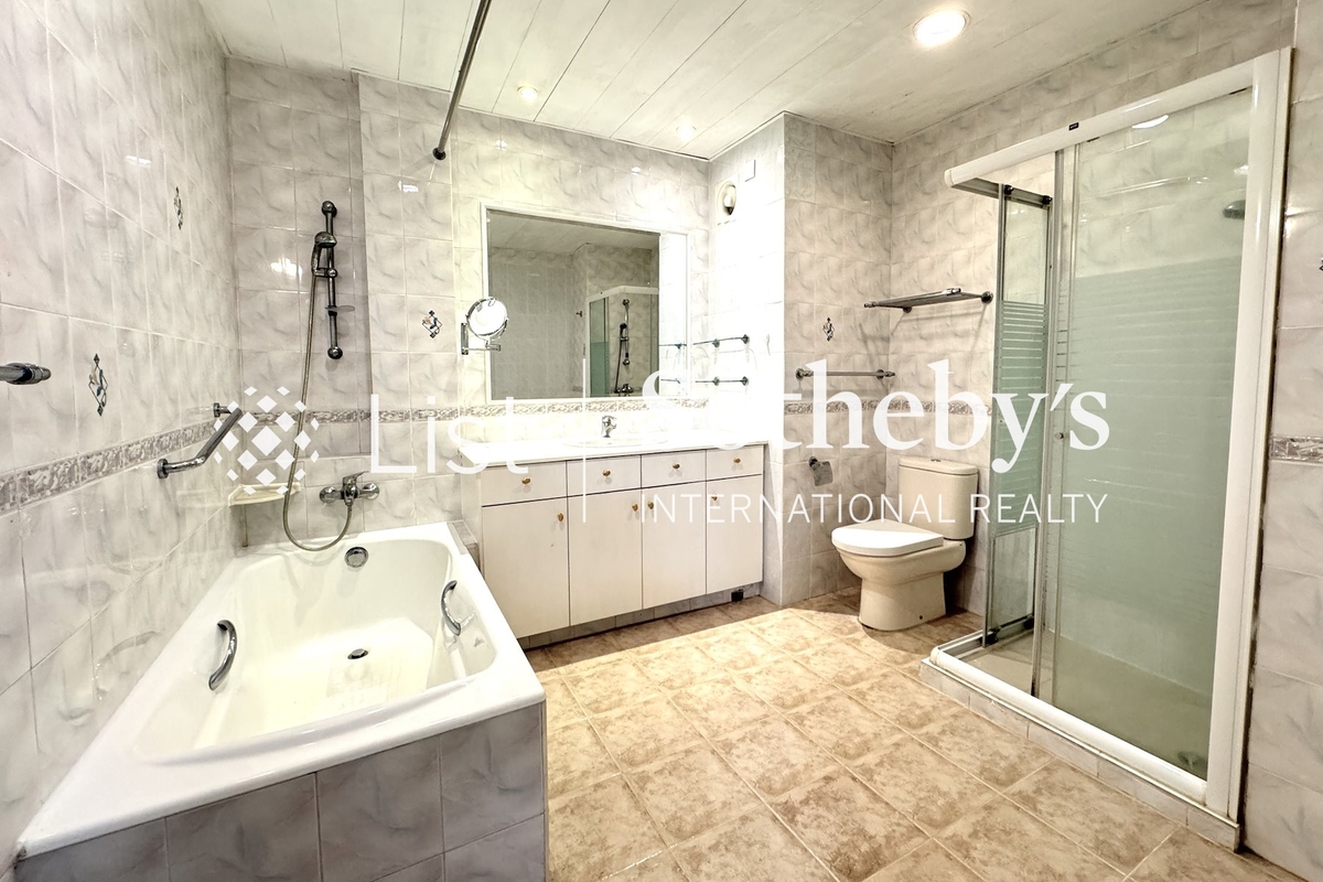 Marina Cove 匡湖居 | Guest Bathroom