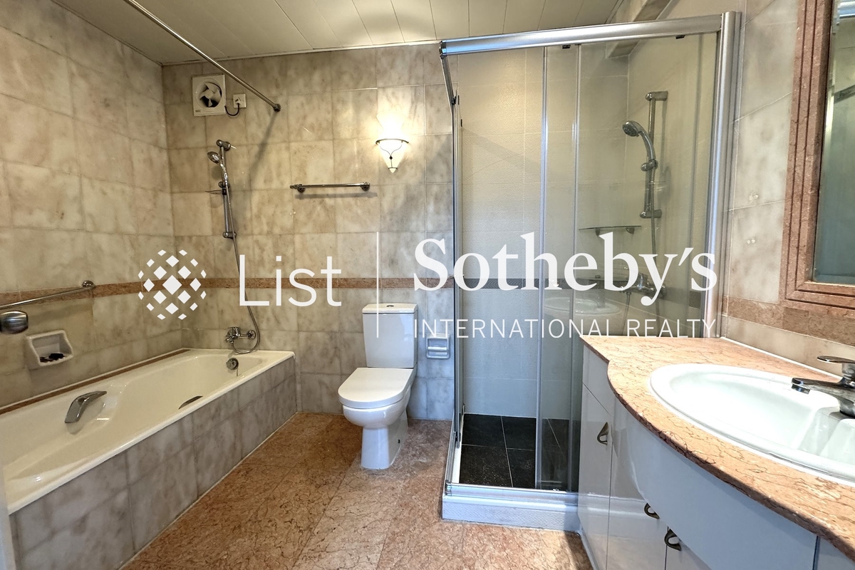 Marina Cove 匡湖居 | Master Bathroom