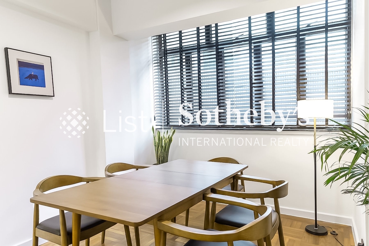 Caine Road 堅道 | Dining Area