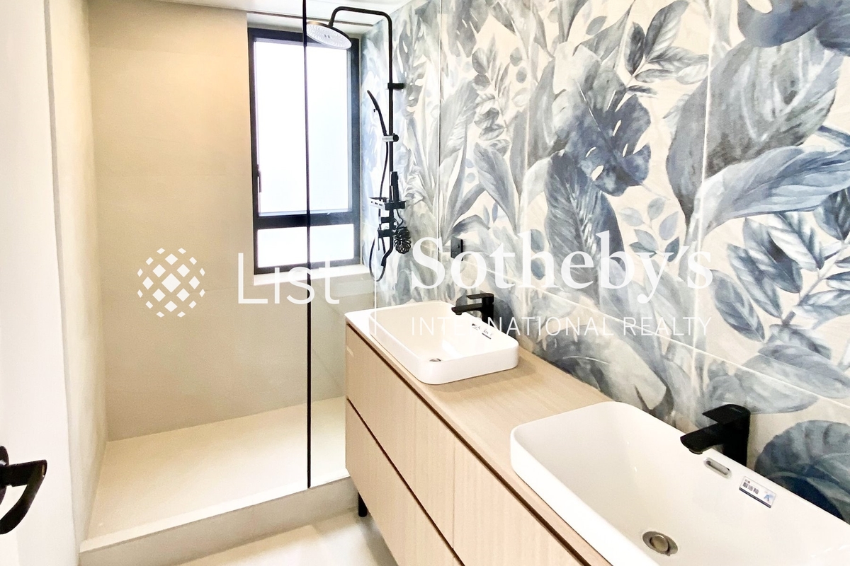 Sai Wan New Apartments 西環新樓 | Guest Bathroom
