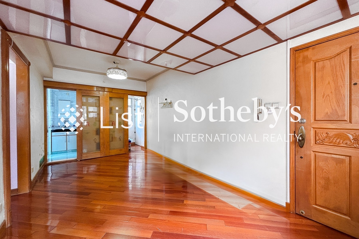 Shun Loong Building 順隆大廈 | Living and Dining Room