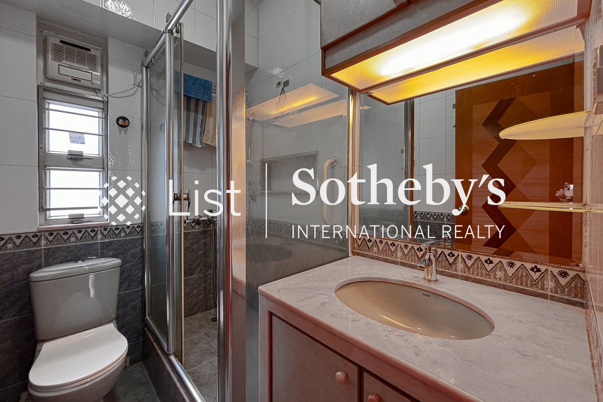 Shun Loong Building 順隆大廈 | Guest Bathroom
