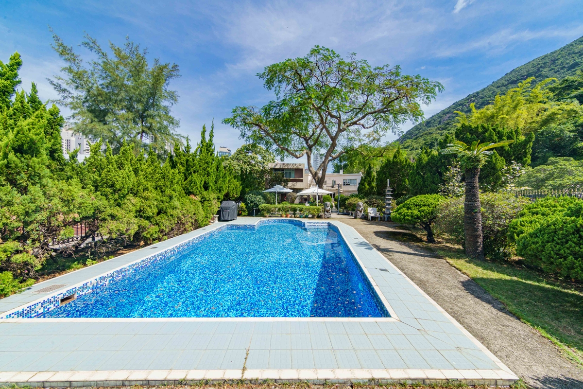 Perkins Road 白建時道 | Big garden with pool