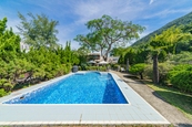 Perkins Road 白建時道 | Big garden with pool