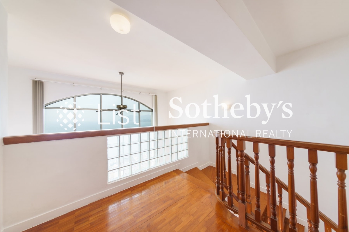 Redhill Peninsula 紅山半島 | Internal Staircase