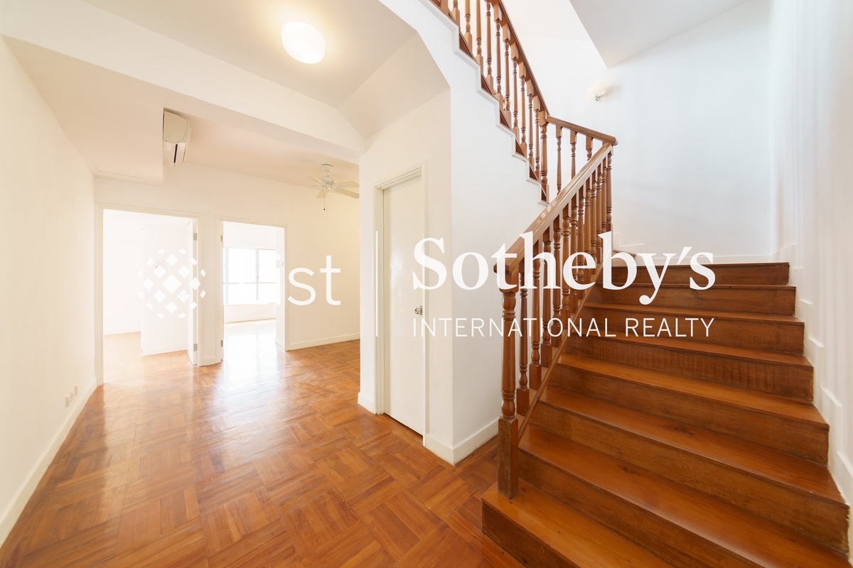 Redhill Peninsula 紅山半島 | Internal Staircase