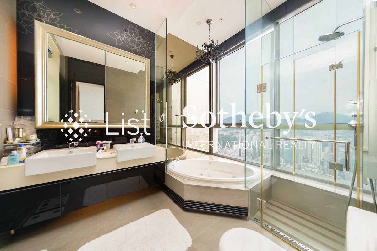 Shining Heights 亮賢居 | Master Bathroom