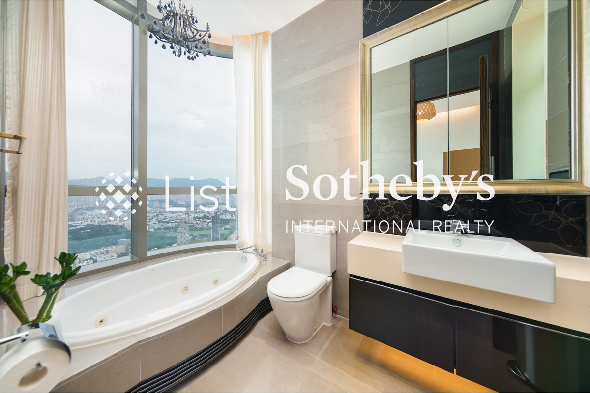 Shining Heights 亮賢居 | Second En-suite Bathroom