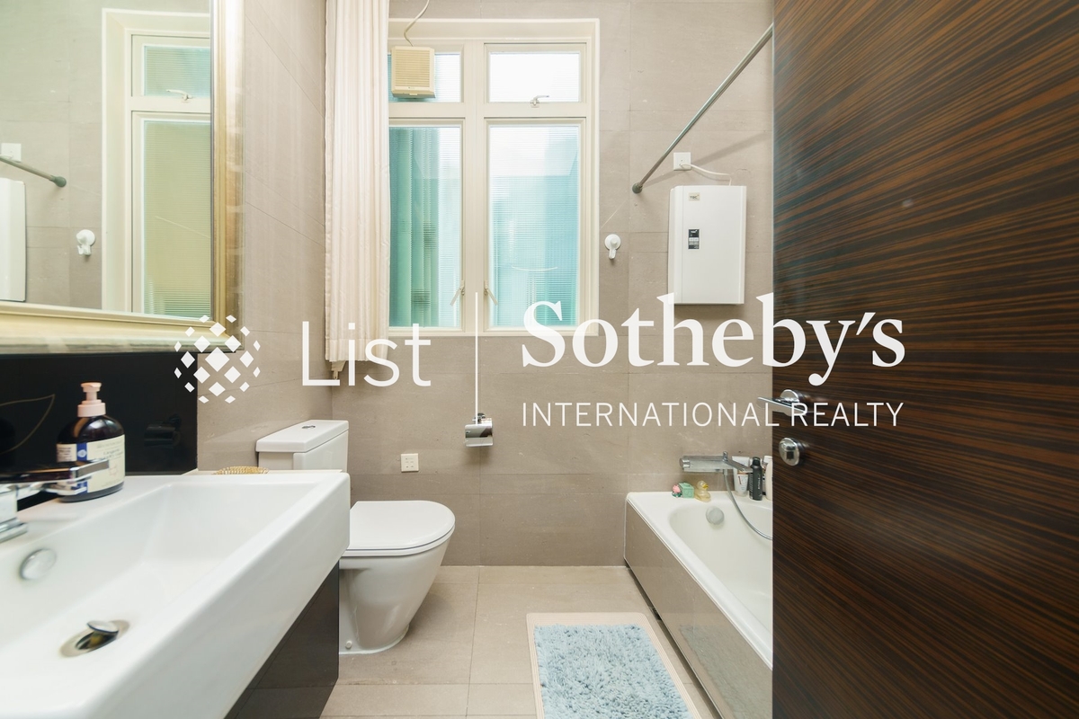 Shining Heights 亮賢居 | Guest Bathroom