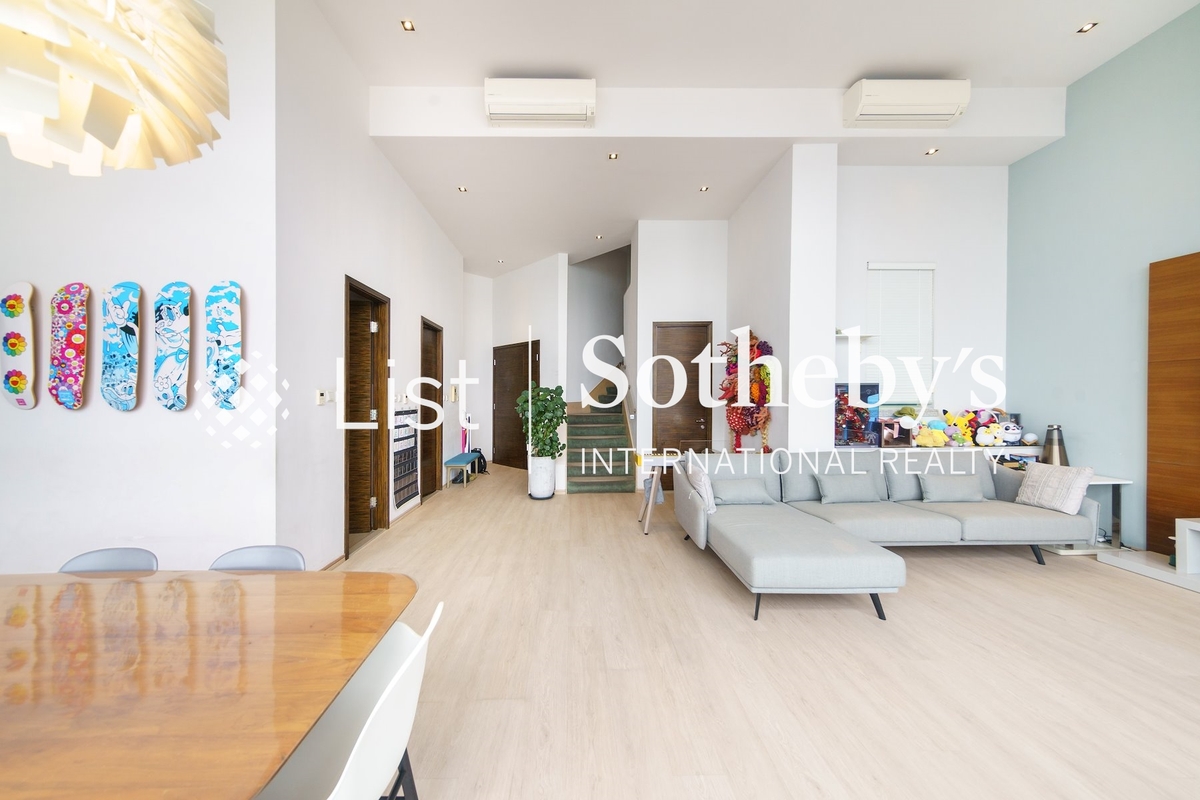 Shining Heights 亮賢居 | Living Room and Internal Staircases