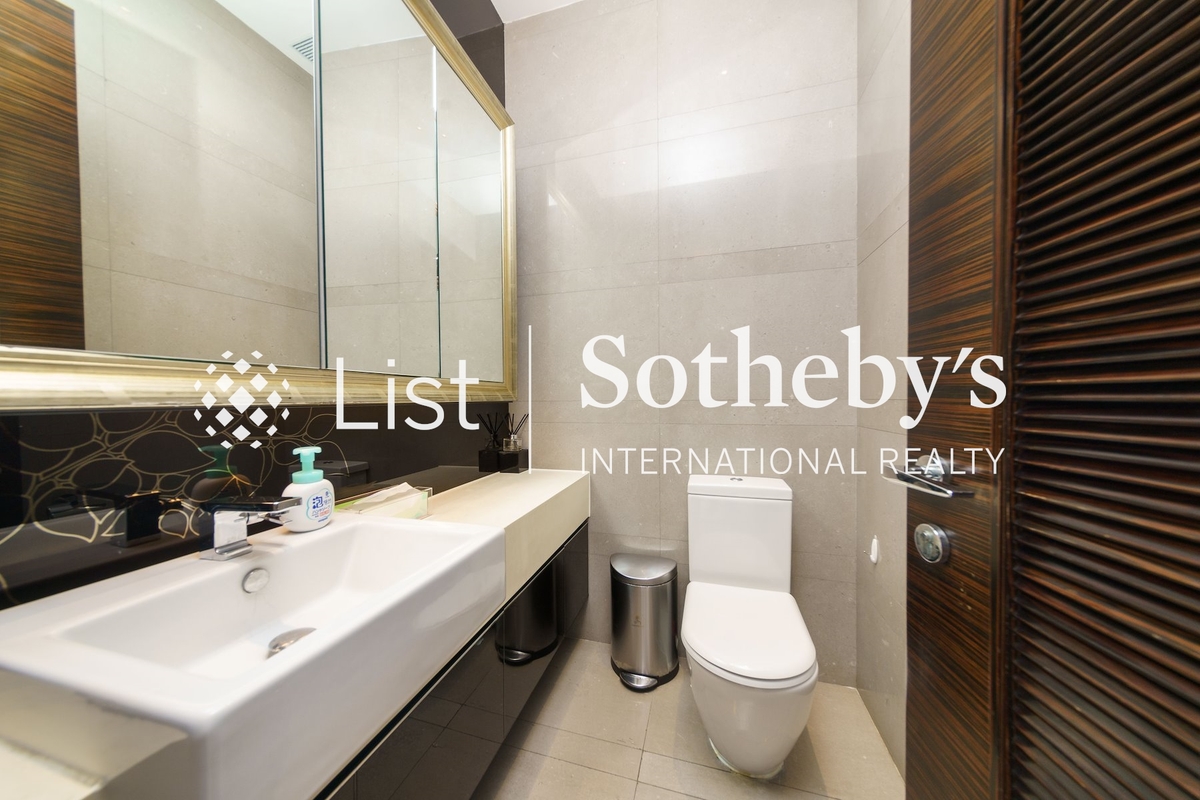 Shining Heights 亮賢居 | Guest Powder Room