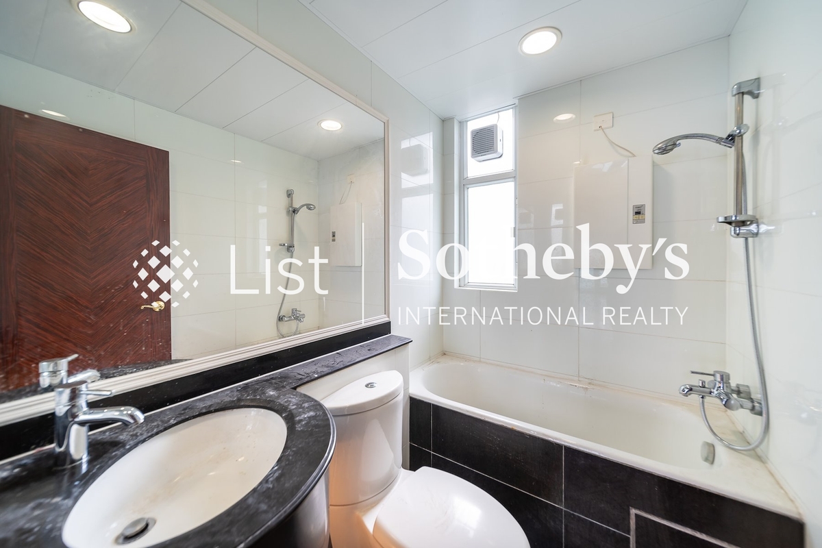 One Kowloon Peak 壹號九龍山頂 | Guest Bathroom