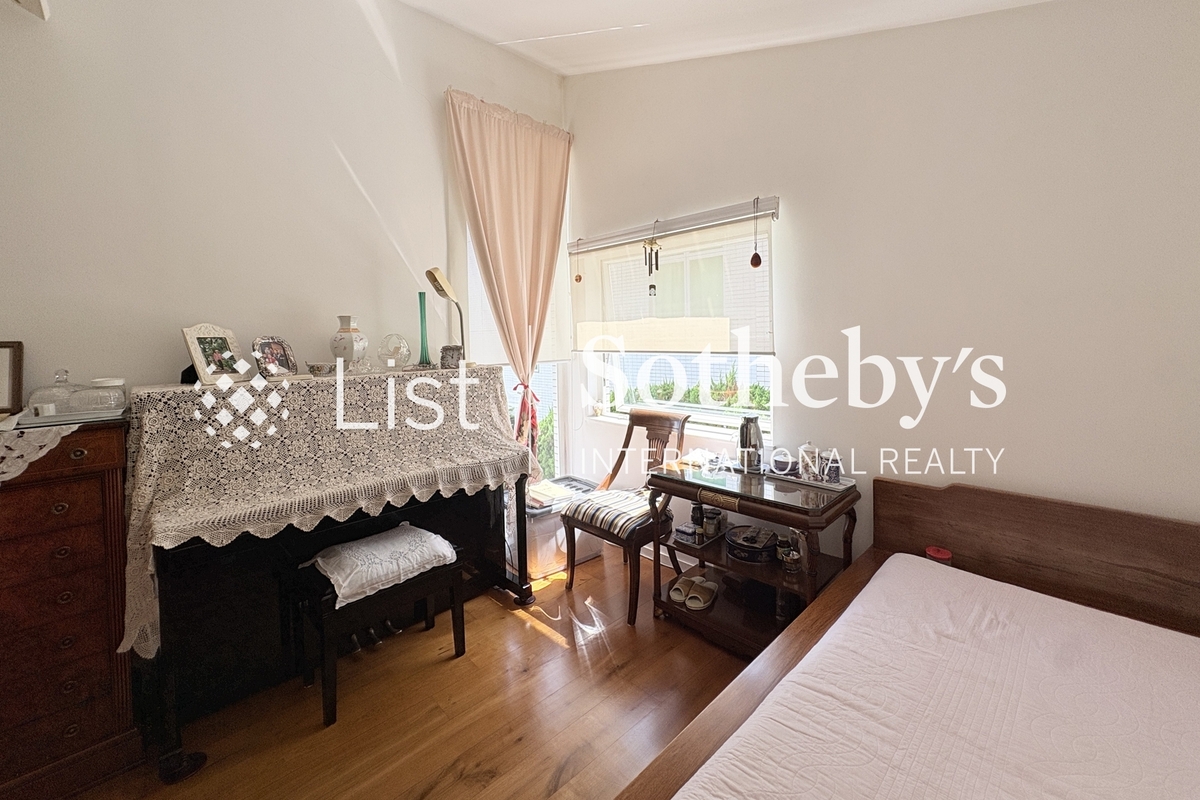 Rainbow Villa 彩濤別墅 | Second Bedroom