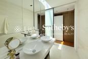 Rainbow Villa 彩濤別墅 | Master Bathroom