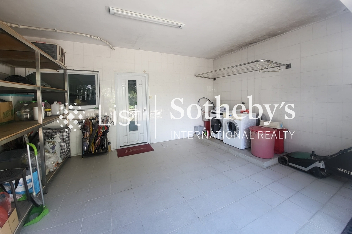 Discovery Bay Phase 1 - Headland Village Headland Drive 愉景湾 1期 蔚阳朝晖径 | Garage