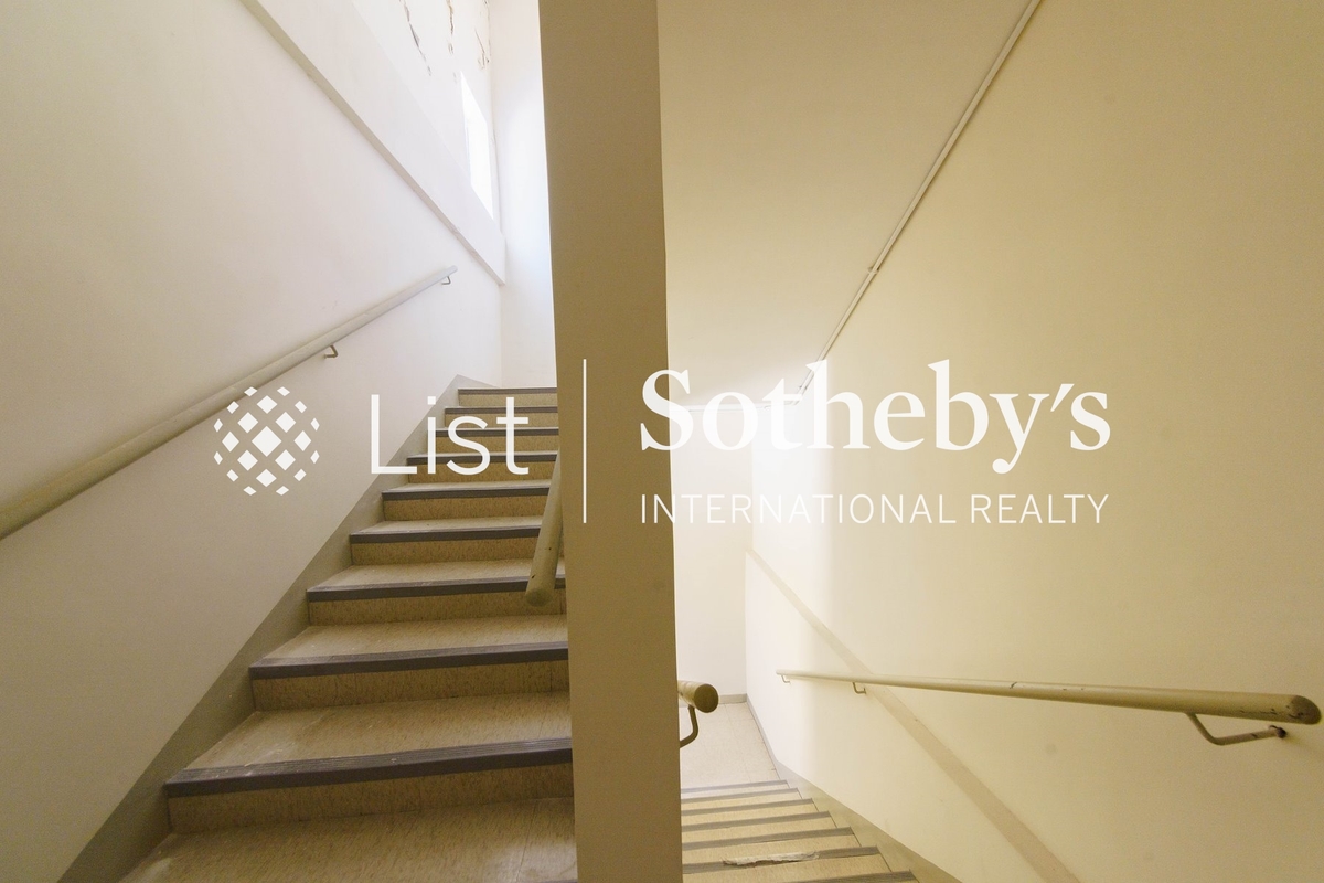 Cumberland Road 金巴倫道 | Internal Staircase