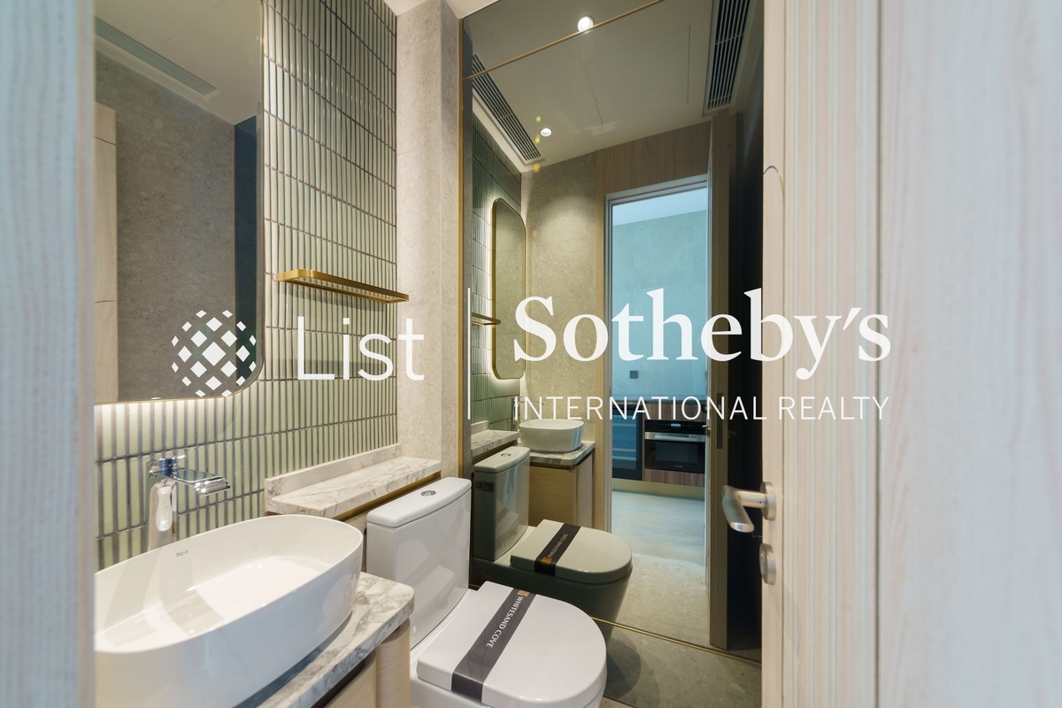 Whitesand Cove Whitesand Cove | Guest Powder Room