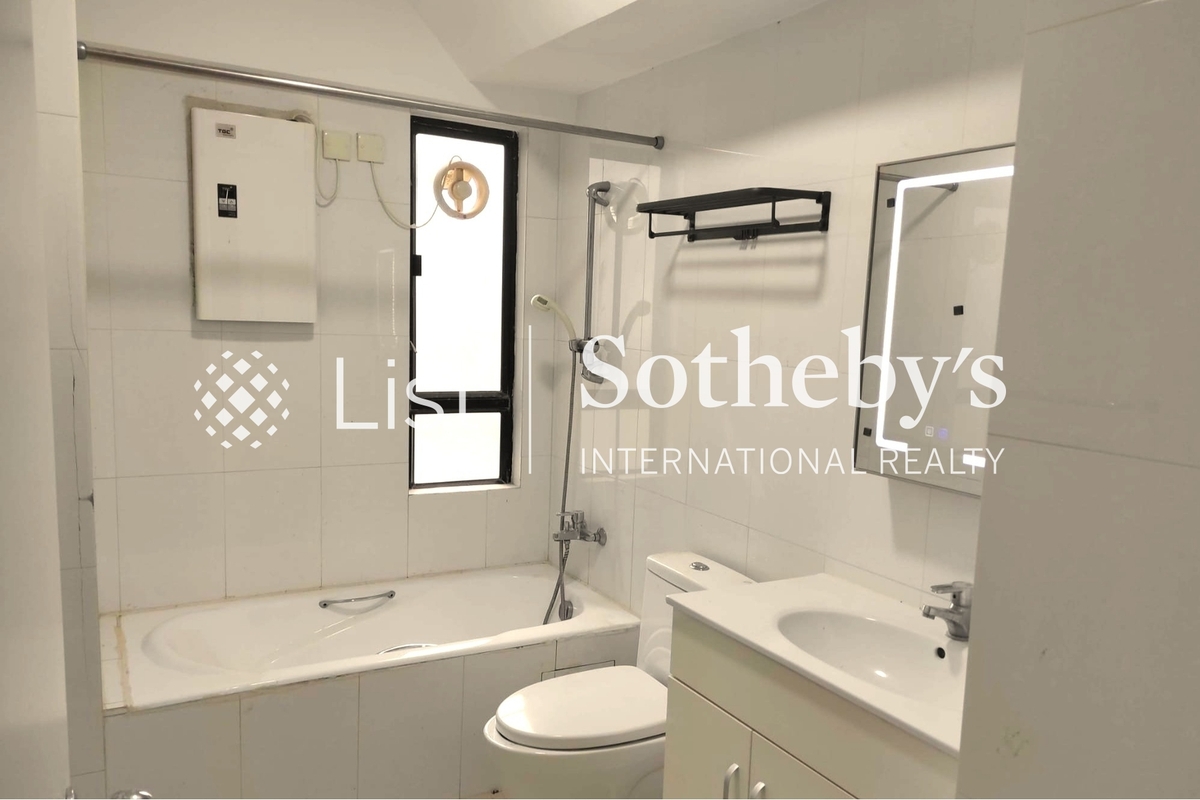 Grandeur Villa 瑰丽新村 | Ensuite bathroom