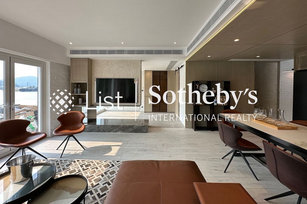 Luk Chau 鹿洲 | Living and Dining Room