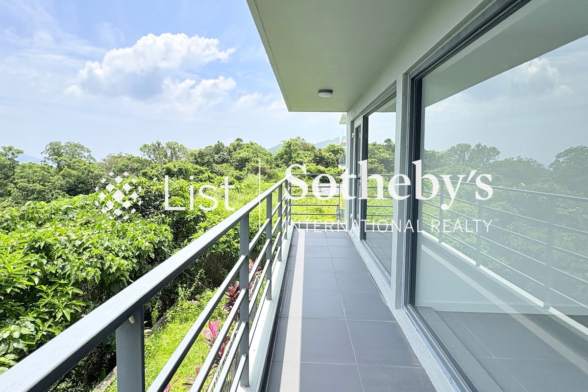 Pan Long Wan 檳榔灣 | Balcony off Master Bedroom