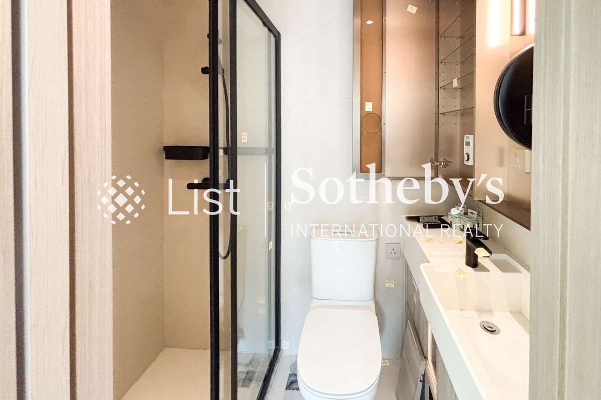 One Jardine's Lookout One Jardine's Lookout | Guest Bathroom