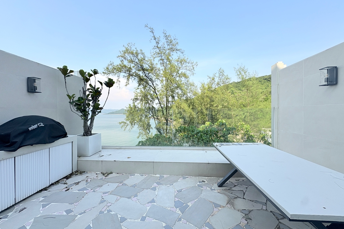 The Palisades 海逸居 | Private Terrace off Living Room