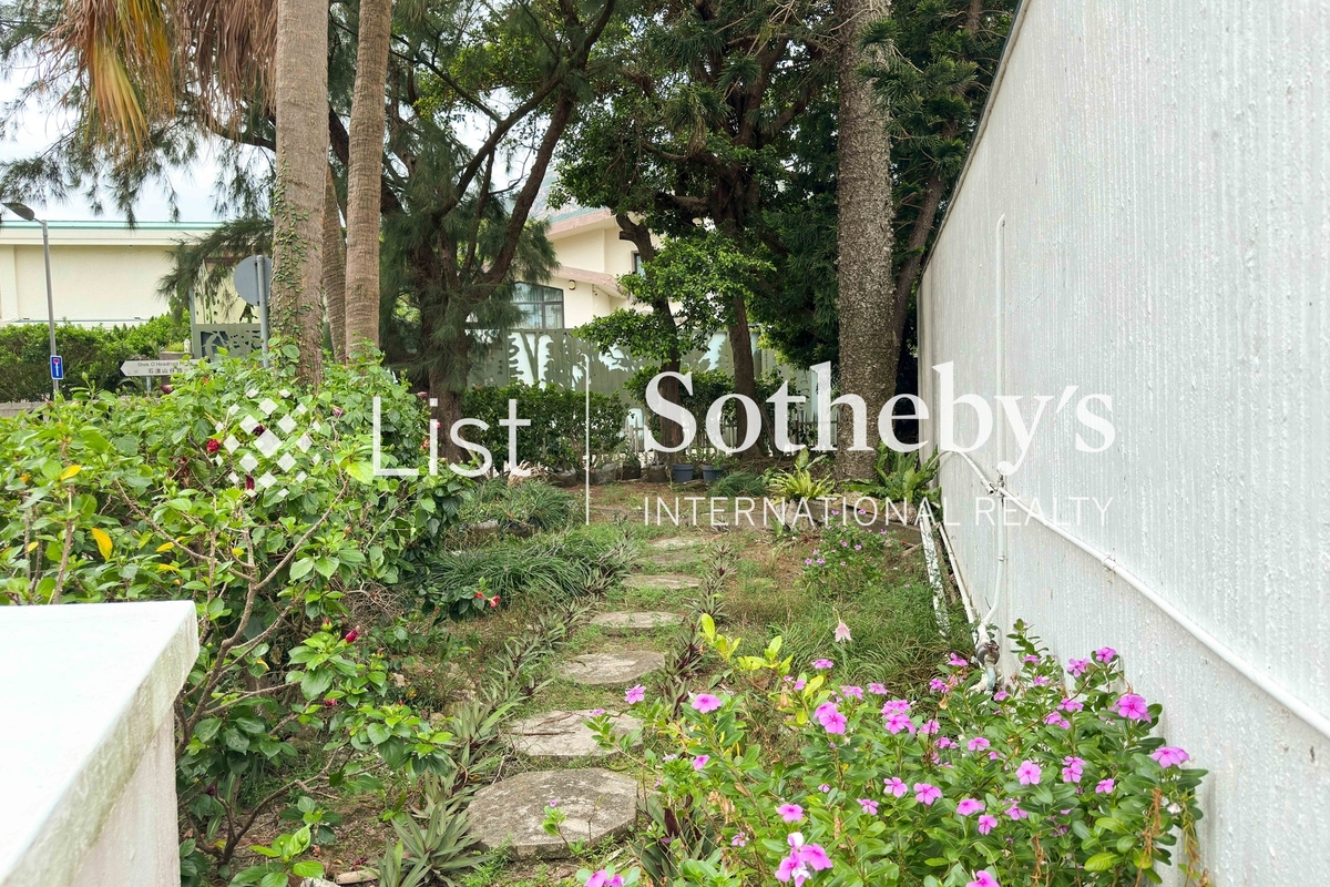 Prospect Point 薇廬 | Private Garden at front door