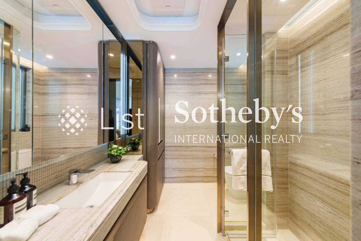 One Central Place One Central Place | Master Bathroom