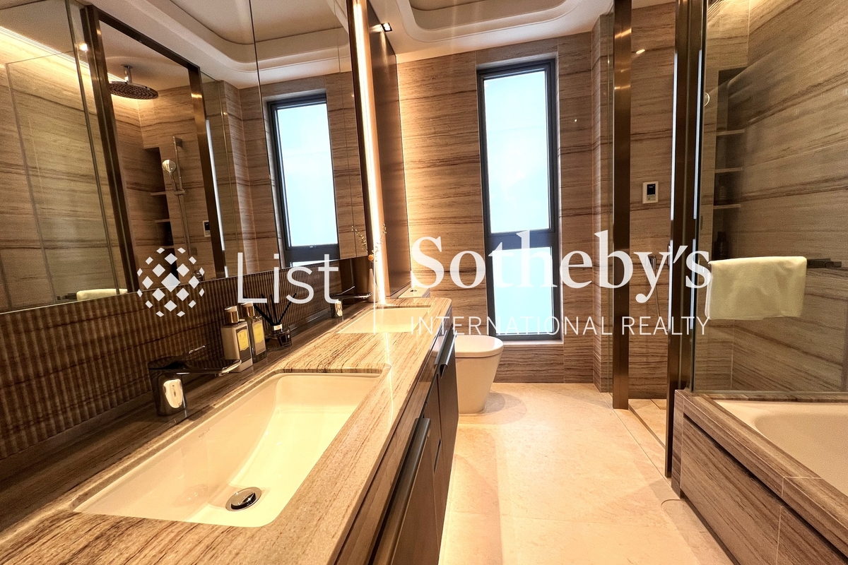 One Central Place One Central Place | Master Bathroom