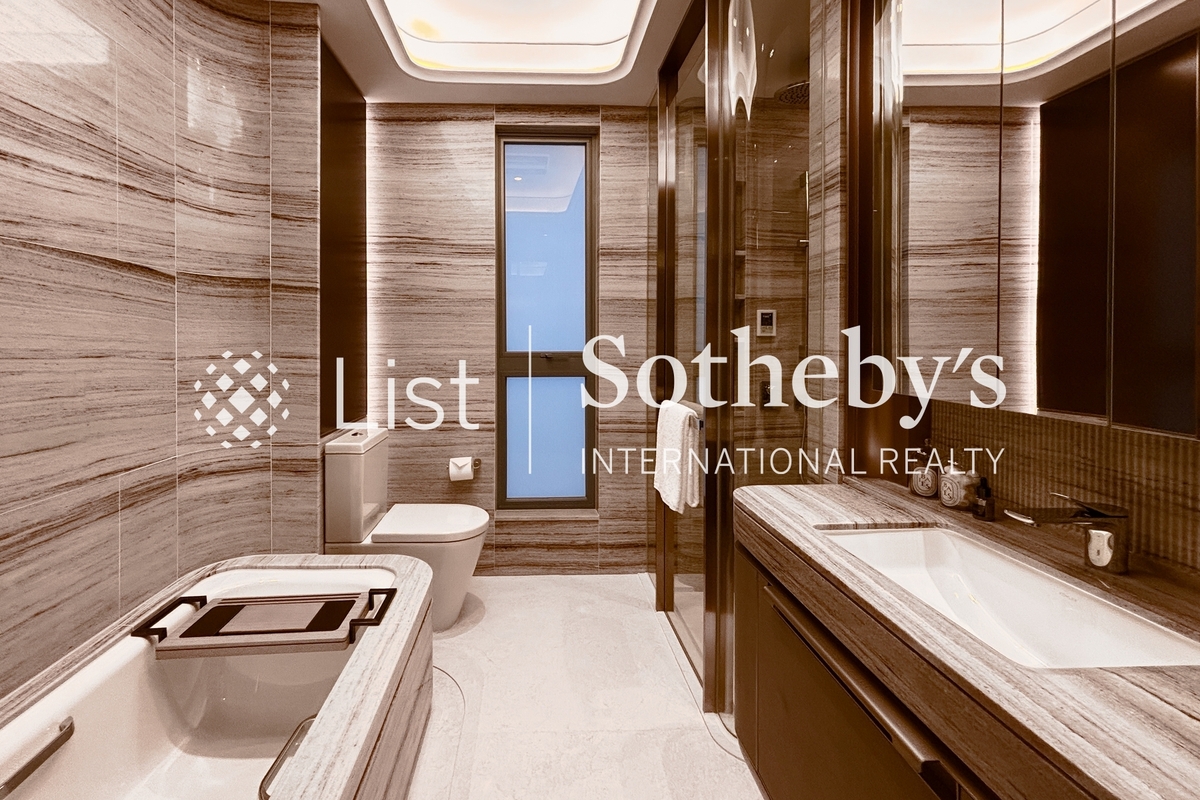 One Central Place One Central Place | Master Bathroom