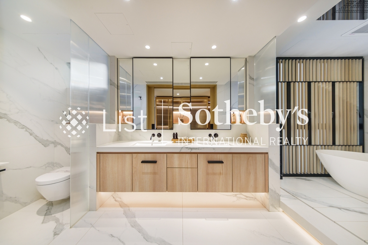 SOLACE SOLACE | Master Bathroom