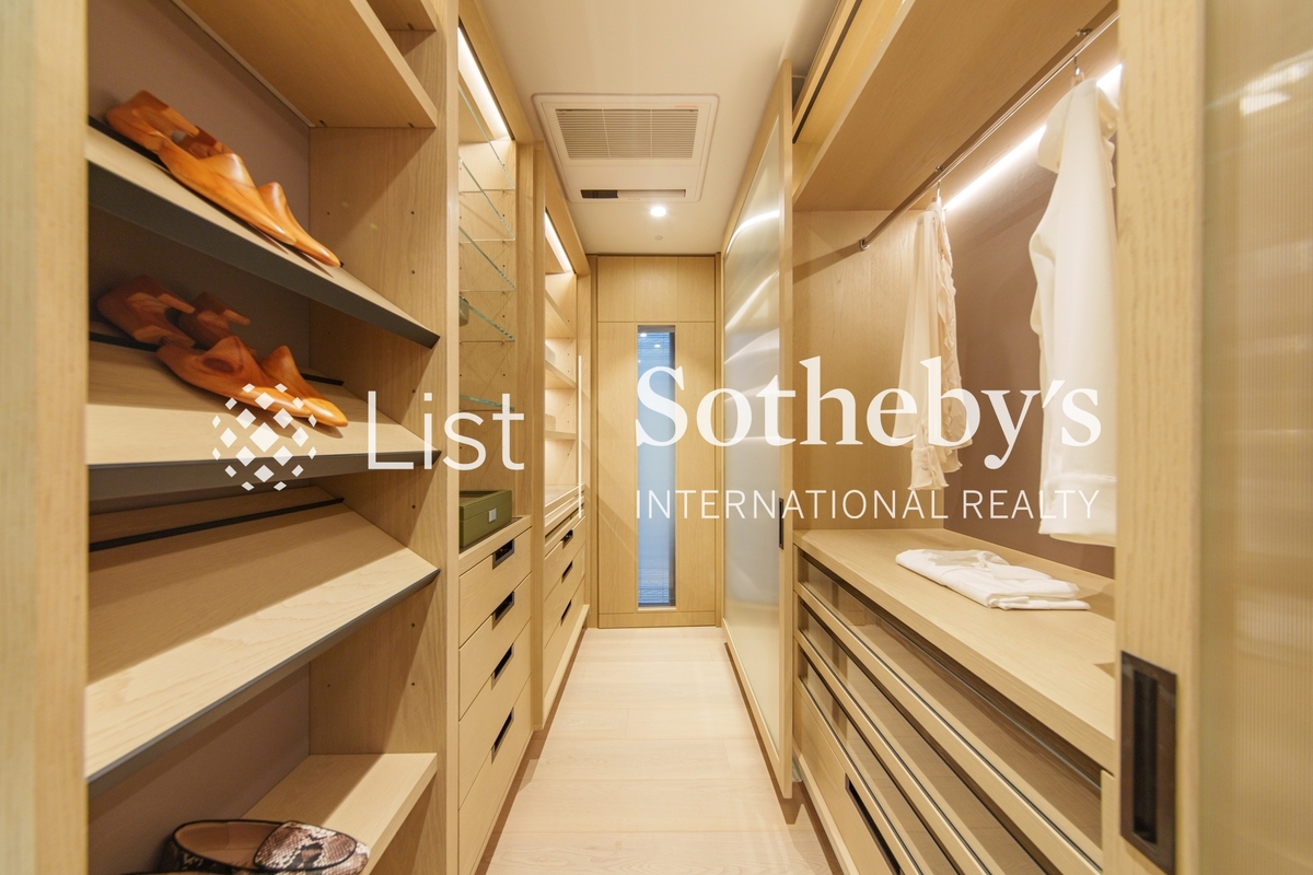 SOLACE SOLACE | Walk-in Closet in Master Bedroom 