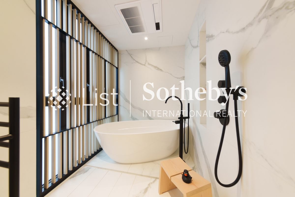 SOLACE SOLACE | Master Bathroom