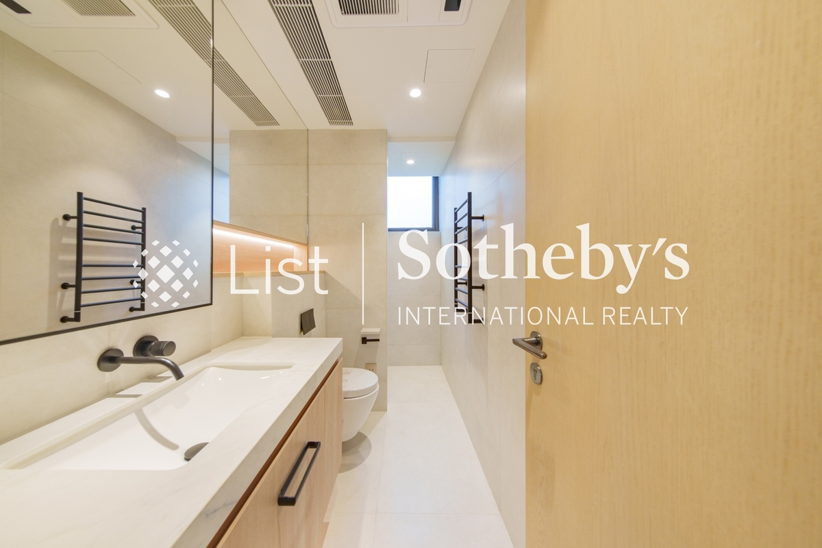 SOLACE SOLACE | Master Bathroom
