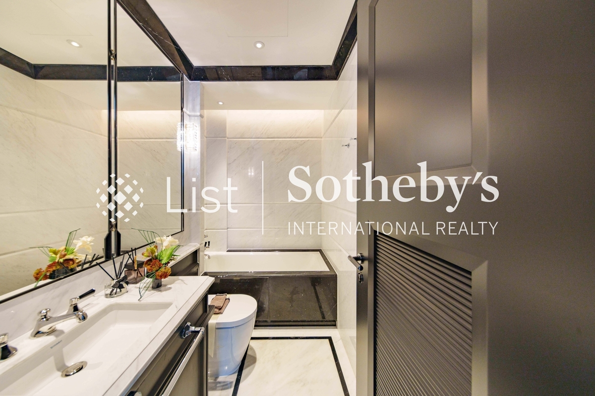 One Stanley One Stanley | Third En-suite Bathroom