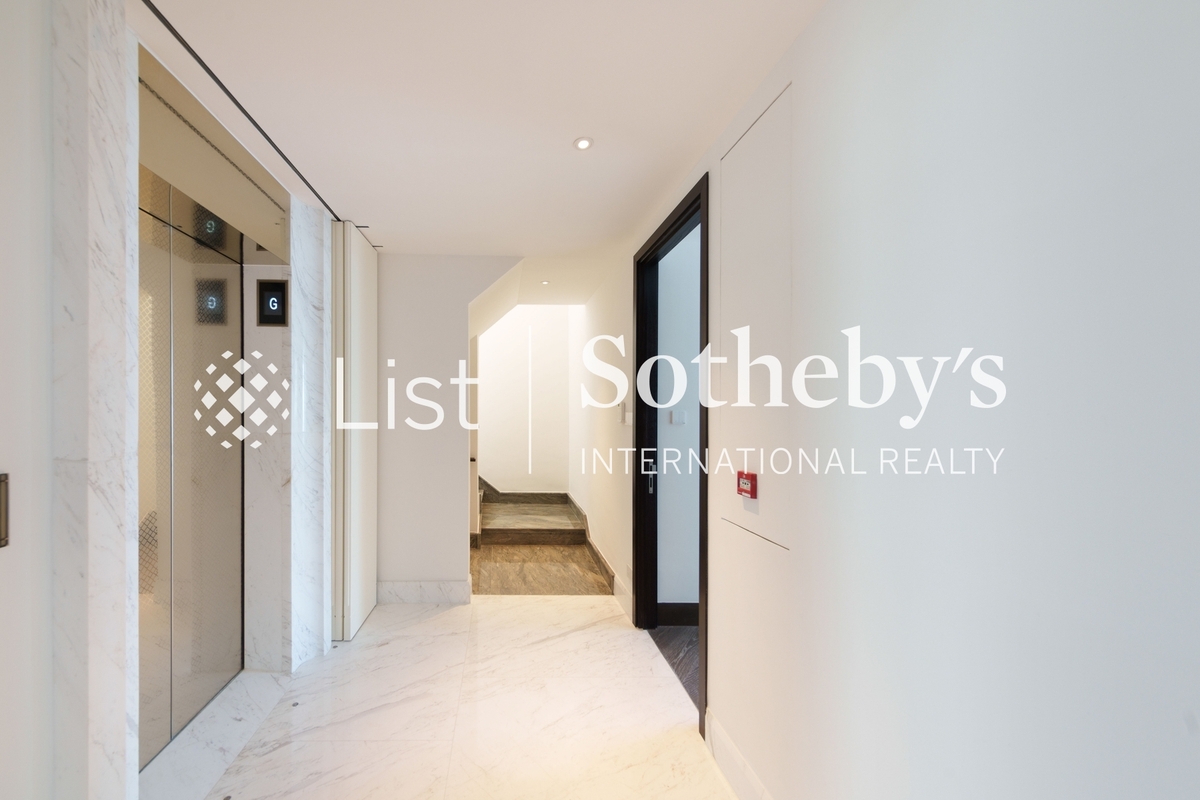 One Stanley One Stanley | Lift and Staircase 