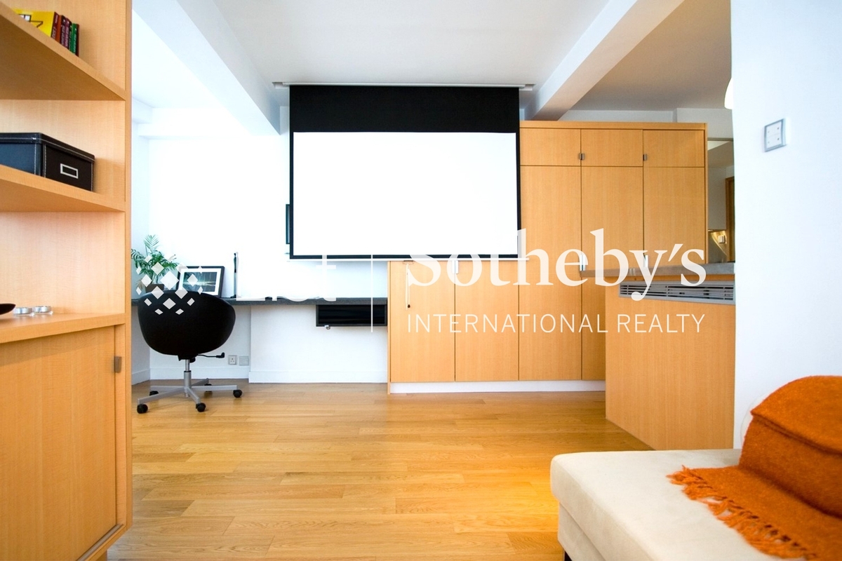 66 Hollywood Road 荷李活道66号 | Living Room