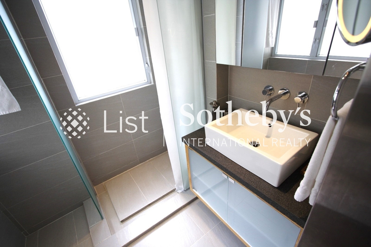 66 Hollywood Road 荷李活道66号 | Bathroom