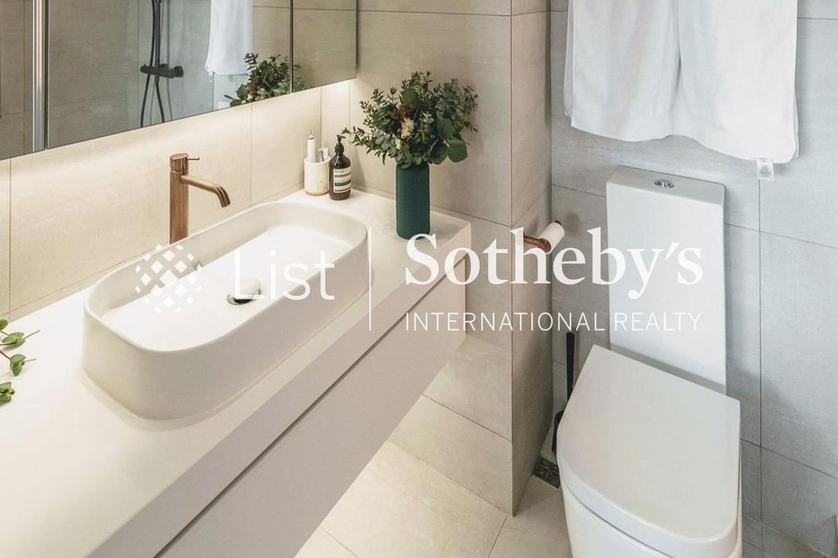 Wylie Court 衛理苑 | Guest Bathroom